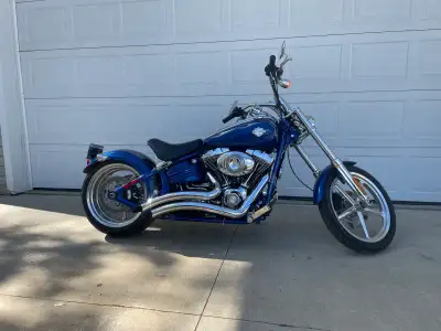 16,500 km Vance and Hines pipes Bike cover Detachable windshield All in mint condition