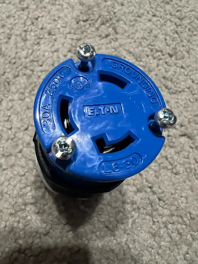 Eaton Heavy Duty Nylon Locking Connector - 30- Amps-250-V for RV in Electrical in Gatineau - Image 3