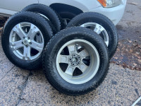 Mags SILVER d'origine Toyota  avec  pneus 245-65-17 d'hiver