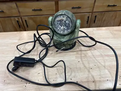 This spotlight is perfect for hunting or other outdoor activities. This used spotlight has a camo de...