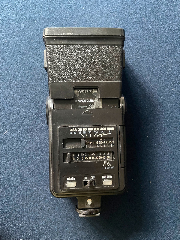 Selling Vintage PhotoTechnics Quick Zoom 9000 Flash in Cameras & Camcorders in Markham / York Region - Image 2