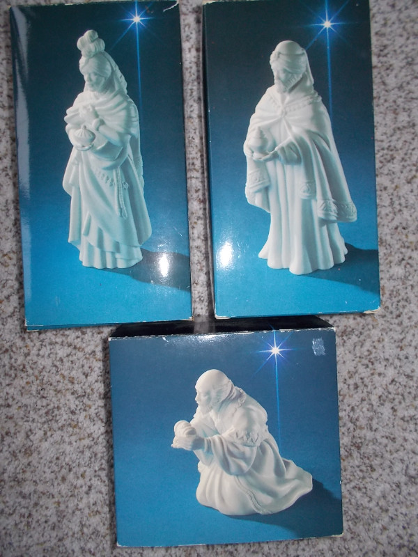 AVON-NATIVITY White Porcelain-Excellent Condition in Other in London - Image 2