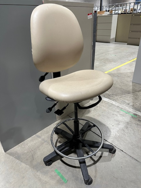 Raised Lab Tech Chair, Adjustable, Swivel, on castors in Chairs & Recliners in Kitchener / Waterloo