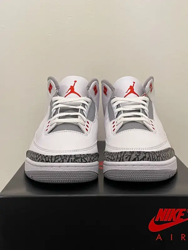 Air Jordan 3 Fire Red 2022 size 10.5 in Men's Shoes in City of Toronto - Image 3