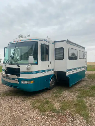 Rexair by Rexall. 8.3 litre Cummins . 6 spd Allison Auto. Generac 75D Quietpact Diesel Generator, La...