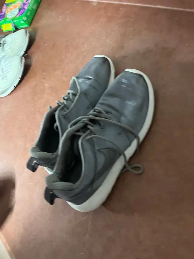 Nike Roshe One size 6.5 women’s in Men's Shoes in City of Toronto - Image 6