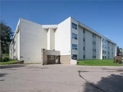 2 BEDROOM APARTMENT IN CONVENIENT DOWNTOWN LOCATION