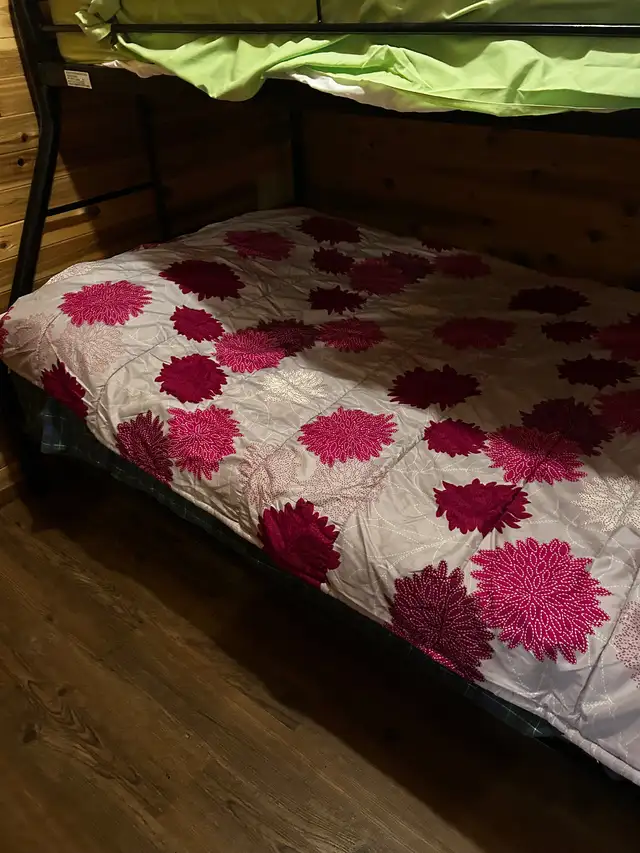 Double and single bed blankets $20 each in Beds & Mattresses in Peterborough - Image 5
