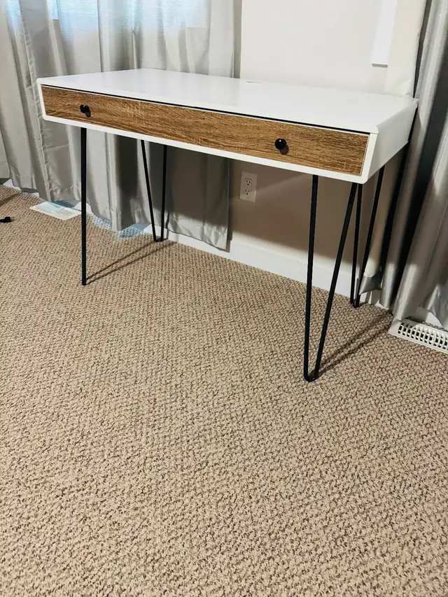 Wayfair Rectangular Desk in Desks in Ottawa - Image 4