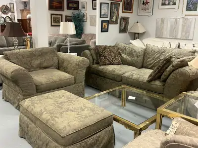 Used like new couch/sofa, it worth more than the price, I’m selling because I got new ones. Free del...