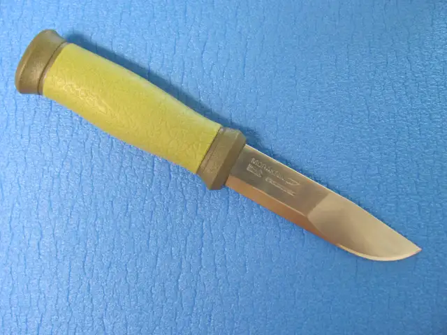 MORA 2000 FIXED BLADE KNIFE (Dwight-Muskoka) in Fishing, Camping & Outdoors in Muskoka - Image 8