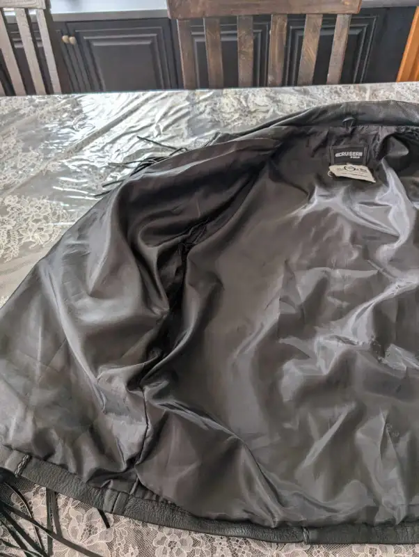 Ladies leather jacket, perfect for riders 3 XL in Women's - Tops & Outerwear in Sarnia - Image 9