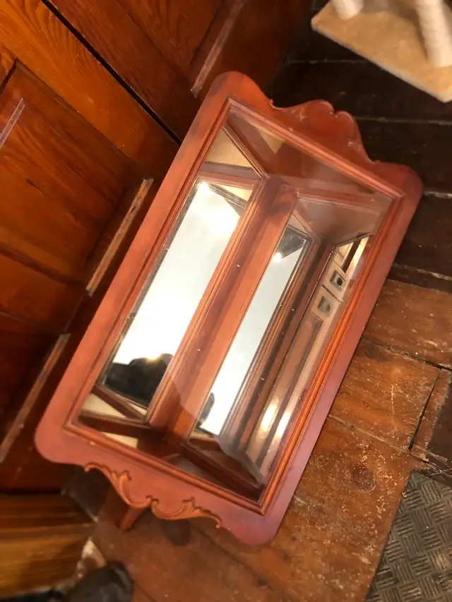 Vtg Wroxeter Wood Products Glass Front Corner Cabinet in Bookcases & Shelving Units in Kitchener / Waterloo - Image 3