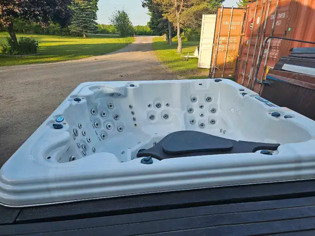Hot tub (strong Spa)62863737096961124
