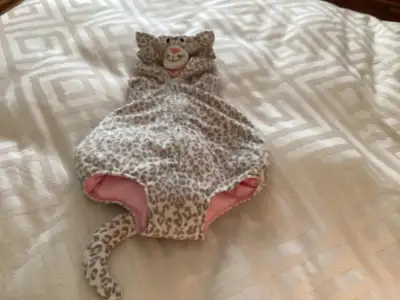 Toddler Halloween cheetah costume or for dress up It says one size Measures approximately 19” from n...