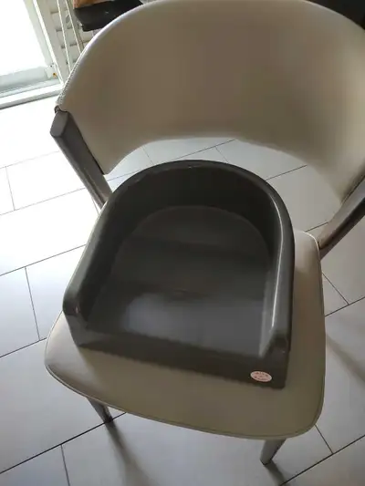 This is a used Kid booster seat that's perfect for helping your little one sit comfortably and safel...