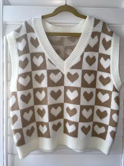 Knit V-Neck Vest with checkered-hearts pattern (Size M), View more