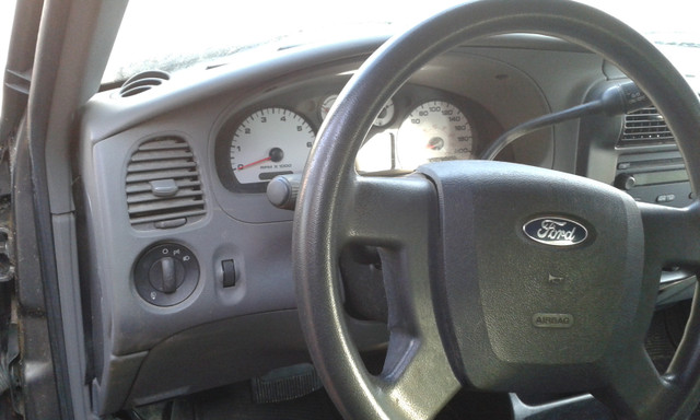 2011 Ford Ranger 4.0 L 4x2 Sport with cap and trailer hitch in Cars & Trucks in Owen Sound - Image 4