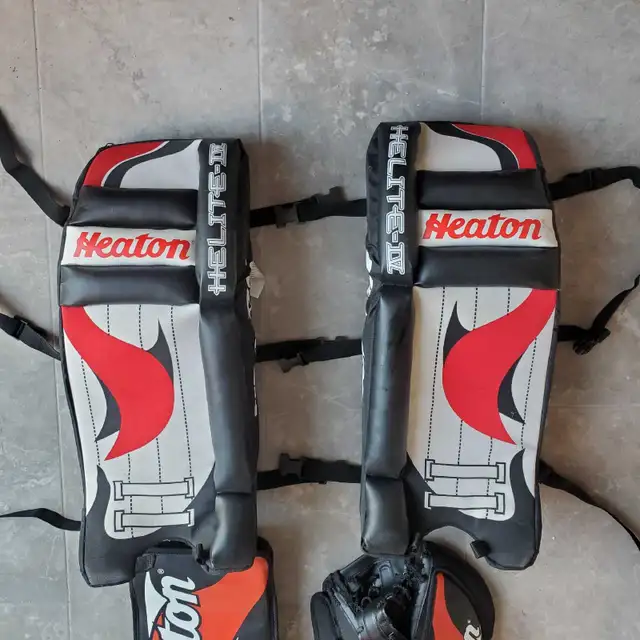 New Youth  HEATON Street Hockey Ball Hockey Goalie Equipment in Hockey in Barrie - Image 5