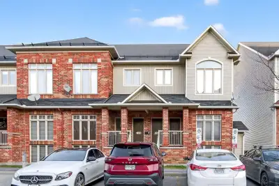 *OPEN HOUSE: Sunday, December 14th, 2:00-4:00 PM* Bright and beautifully maintained 2 bed, 1.5 bath...