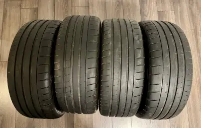 Set of 4X 215 45 ZR 17 Michelin Pilot Super Sport premium summer tires for sale! In perfect conditio...