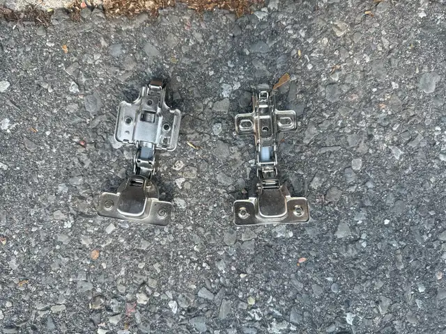Self closing door hinges/plates63007358693763121