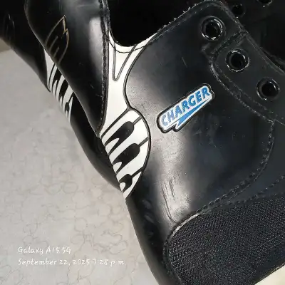 Bauer Charger Vintage Size 6 Youths Ice Skates, View more