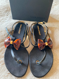 Lady’s sandals. Daquared2