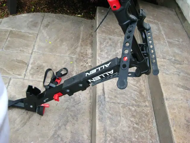 Brand New Allen Sports 2 Bike Hitch Receiver Mount Bicycle Rack dans Vêtements, chaussures et accessoires dans Kitchener / Waterloo - Image 11