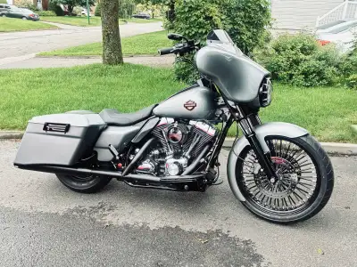 Street Glide FLHX 2007,esthétique fraichement refait,(roues,pneus,disque,frein,audio,guidon,valise p...