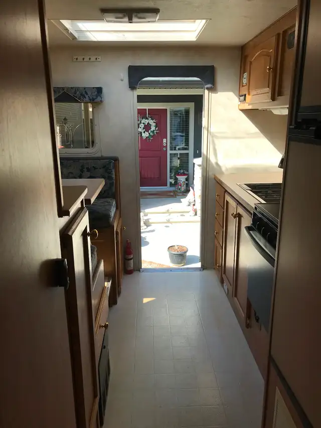 Citation Camper in Travel Trailers & Campers in Kamloops - Image 6