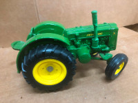 John Deere D 1/16 Toy Tractor