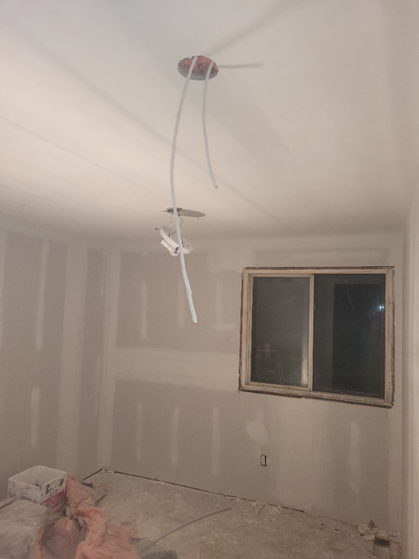 Drywall Taper /Finisher (Water damage /Popcorn texture removal in Drywall & Stucco Removal in Mississauga / Peel Region