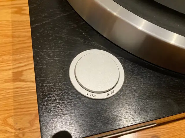 Yamaha GT-2000 top model turntable in excellent condition in Stereo Systems & Home Theatre in Mississauga / Peel Region - Image 8