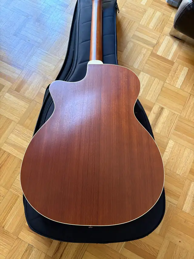 Guild OM240CE acoustic electric guitar  in Guitars in Markham / York Region - Image 9