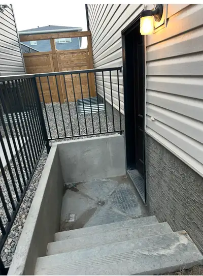 Furnshied 1-Bedroom Legal Basement Suite – Rockland Park (NW Cal