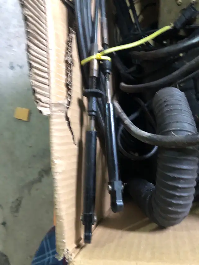 1996 Johnson 175 Oceanrunner Part Out in Other in Napanee - Image 8