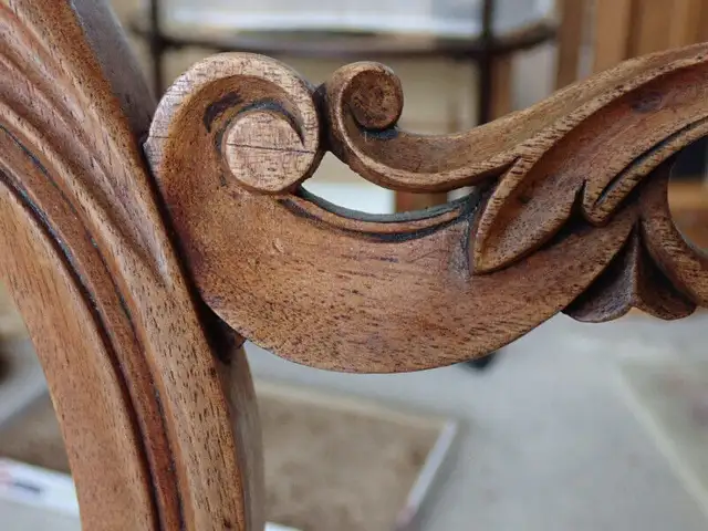 ANTIQUE balloon back chair one only , walnut,Victorian  1890s, in Chairs & Recliners in Kelowna - Image 8