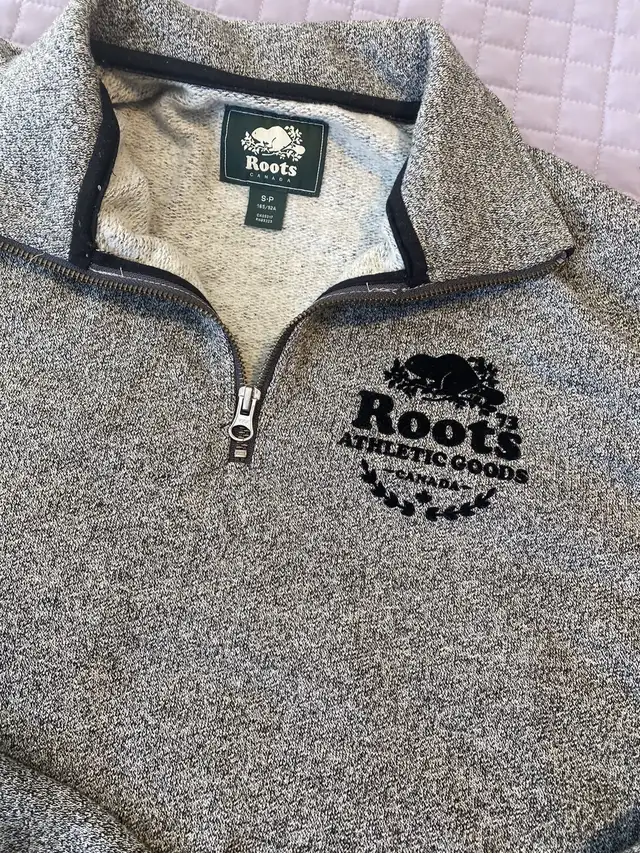 Root top like new  in Women's - Tops & Outerwear in City of Halifax - Image 4