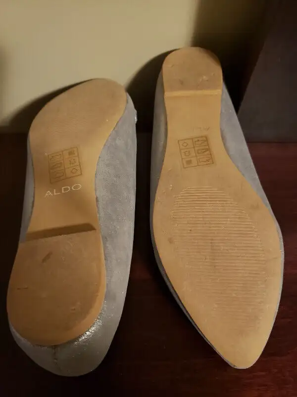 womens flats, size 8 in Women's - Shoes in Kitchener / Waterloo - Image 4