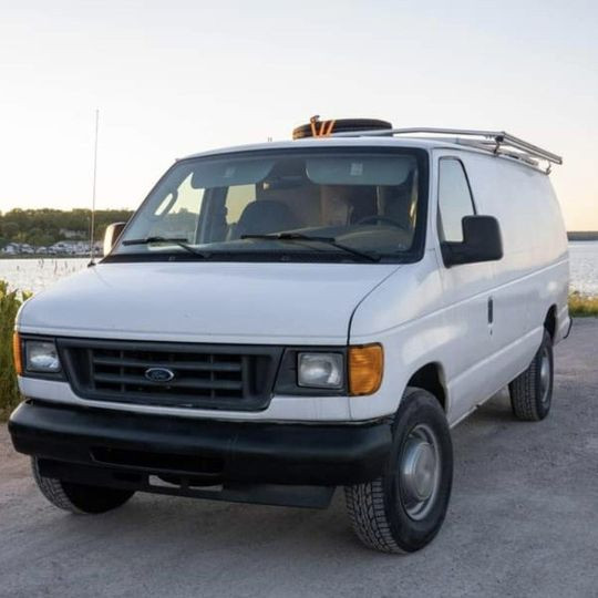 2005 Ford E250 Super Duty Cargo in Cars & Trucks in Whitehorse - Image 2
