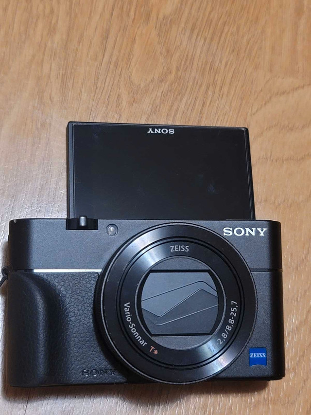 Sony RX 100 Mark VA (V) (w/ free gift) - 20MP, 1" Sensor in Cameras & Camcorders in Hamilton - Image 3