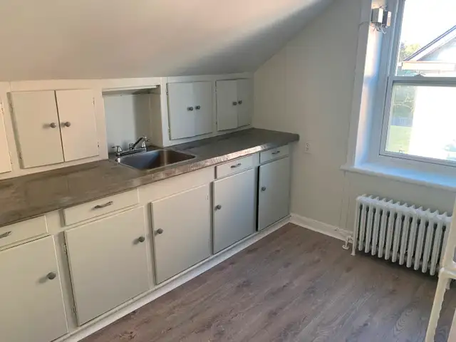 2 bedroom unit for lease downtown Kingston63735894294019120