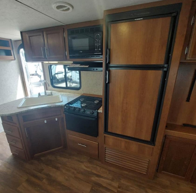 2018 PrimeTime Avenger in Travel Trailers & Campers in Oshawa / Durham Region - Image 2