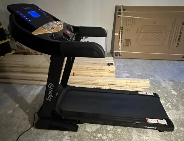 Treadmill  in Exercise Equipment in Gatineau - Image 4