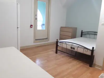 Walk to UofT  -   Spacious  room with  Balcony