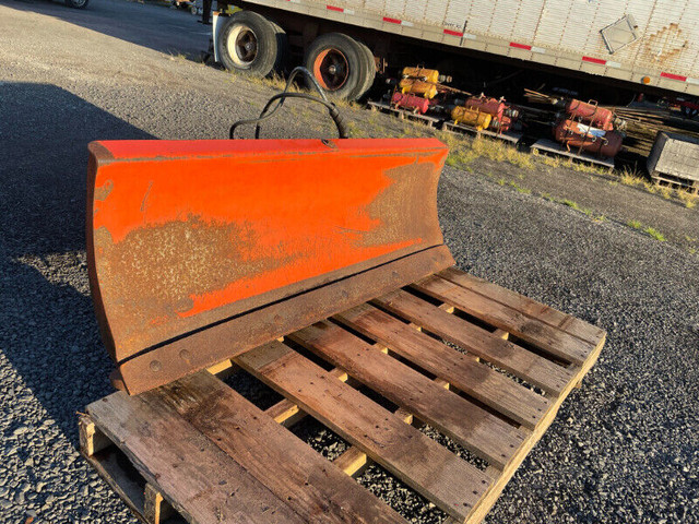 Pelle hydraulique KUBOTA L4466 Hydraulic Directional Snow Plow dans Équipement lourd  à Laval/Rive Nord - Image 4