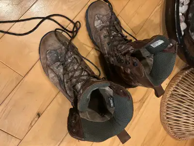 Size 10.5. Goretex insulated work boots. Barely broken in, great traction 8” tall, lots of ankle sup...