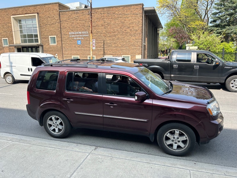 honda pilot 2011 burgundy newly baught too big for me runs good Cars