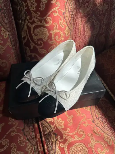 Chanel Flats - Brand New Euro 39 - I’m 7.5W but fits perfect Brand new only tried on once Pickup in...